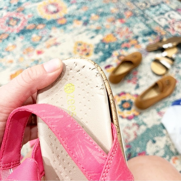 BZees SAndals Women's 11 Radiant Pink Strappy Cork Wedge Comfort Sole - Picture 8 of 8